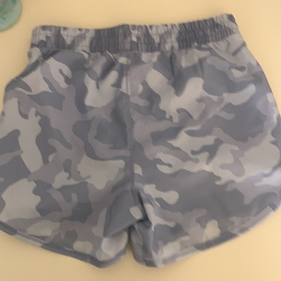 grey camouflage sport shorts - Picture 2 of 2